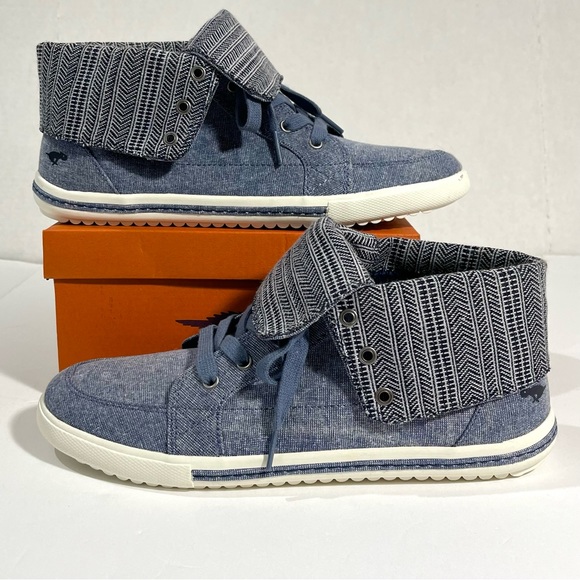 Rocket Dog Penwell Convertible High Top/Low Top
Fold Down Collar Canvas Sneaker - Picture 4 of 16